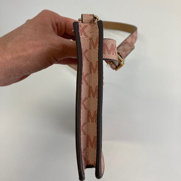 MICHAEL KORS NWT, PINK AND GOLD SAFFIANO LEATHER FANNY PACK - Picture 9 of 10